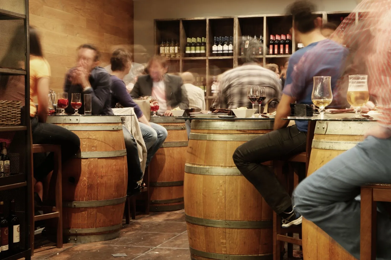 Wine Bar Etiquette for First-Time Visitors